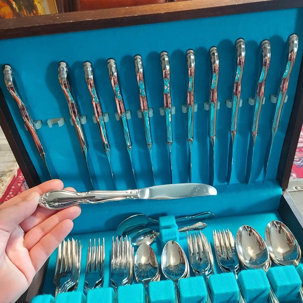 Oneida Community Stainless Morning Star Flatware Set 62pc with Wooden Chest